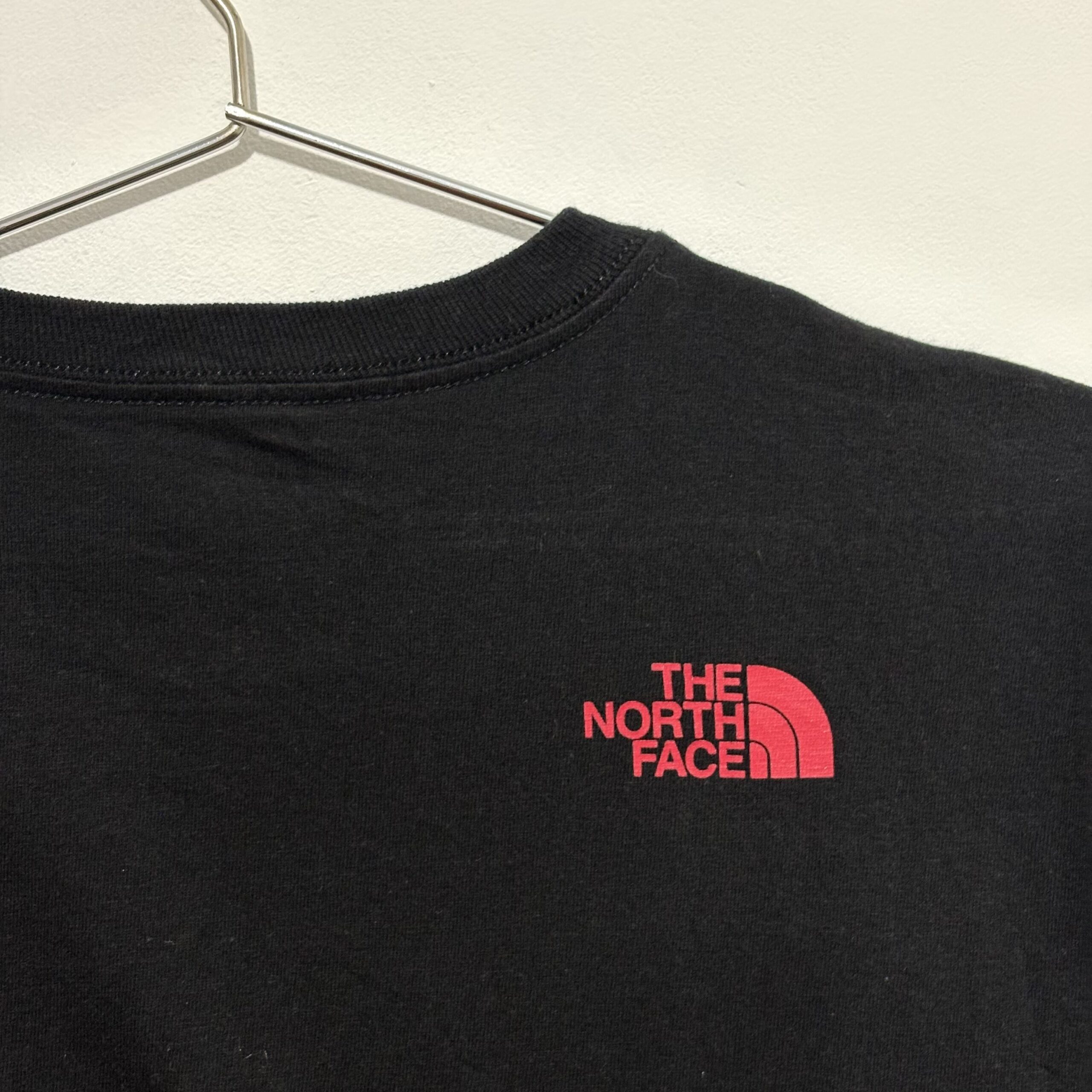 Remera The North Face negra con estampa adelante - Imagen 3